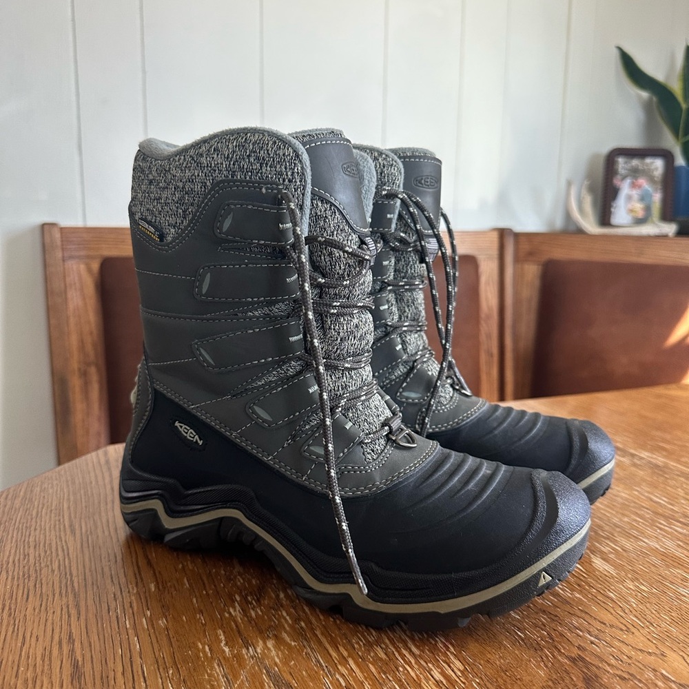 Keen Durand Polar Shell Boots Womens 8 Gray Black Thermal Waterproof Hiking Warm